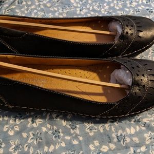New Naturalizer Kyndell Flat in Black